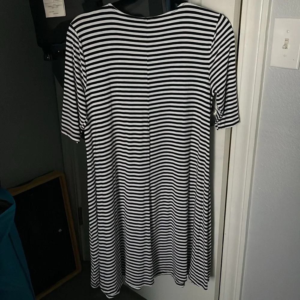 Black and White Dress - Picture 3 of 3